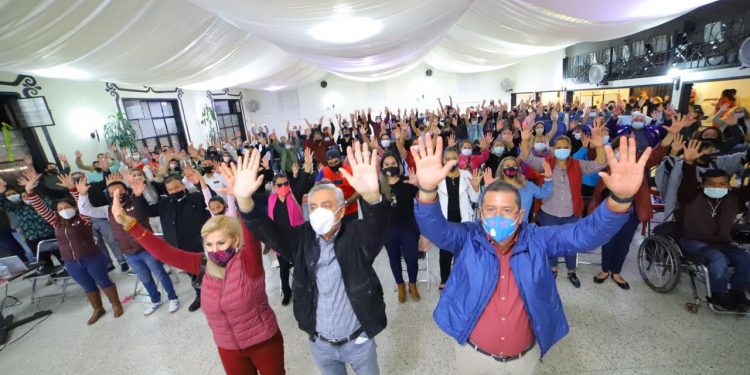 Apoyan integrantes de la agrupación Mano a Mano a Cristóbal Arias para ser gobernador de Michoacán