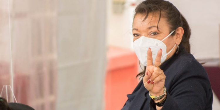 Con uno de los mayores respaldos sociales, María Chávez se registra como candidata a la gubernatura de Michoacán