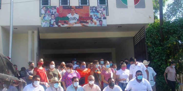 Con el grito a coro, !!a donde va Ochoa Vamos Todos¡¡ más de 400 ciudadanos se suman al PRI