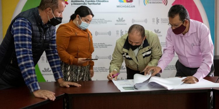 Entrega Semaccdet autorización para un fraccionamiento en Copándaro