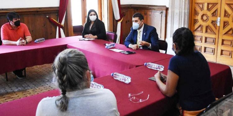 Sostiene reunión el presidente del Congreso del Estado con integrantes del SUTASPJEM