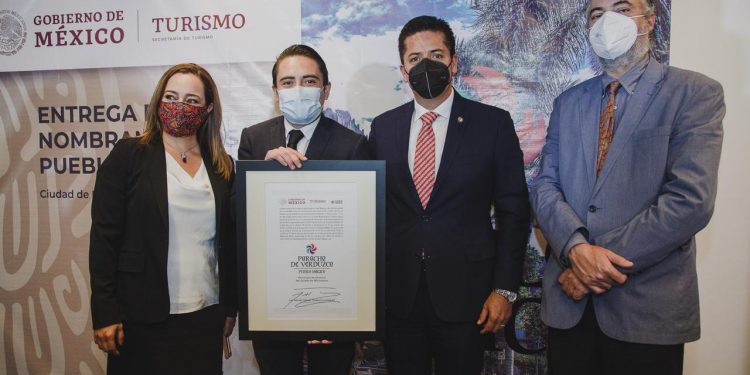 Lo logramos! Paracho, Pueblo Mágico: Toño García