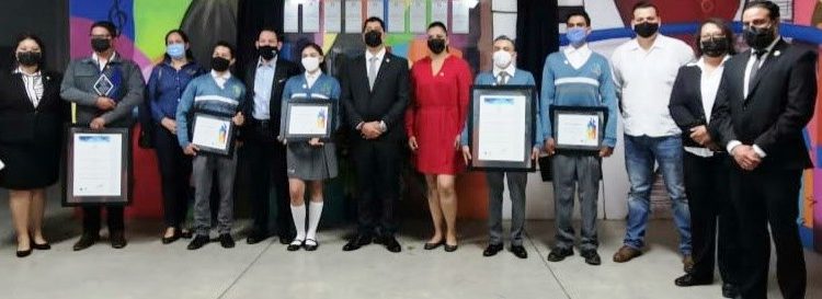 Galardonan a estudiantes del plantel Tangancícuaro del CECyTEM