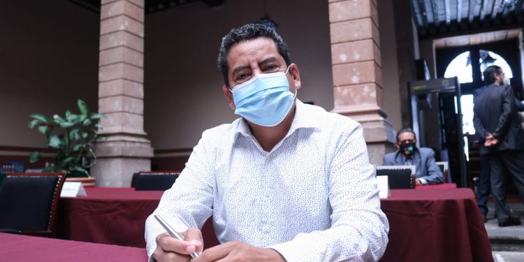 Reforzar legislación para proteger a trabajadores de salud propone Ángel Custodio