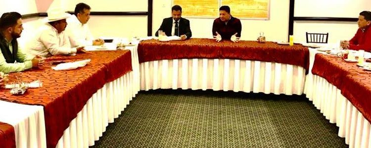 Trabaja Feliciano Flores con presidentes municipales de Michoacán.