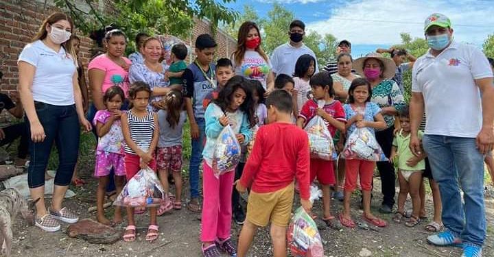 Familias vulnerables reciben atención de Jóvenes por Apatzingán