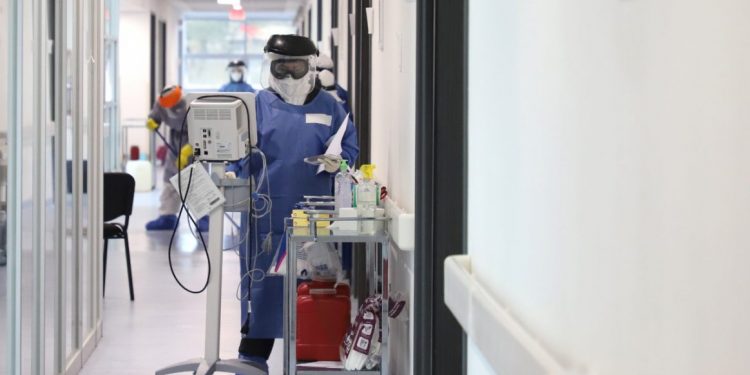 Personas de 20 a 49 años, las que más se contagian de COVID-19 en Michoacán