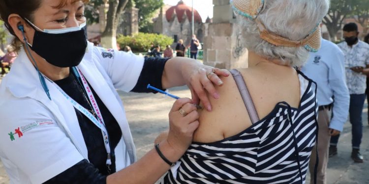 Logra SSM meta en aplicación de vacuna contra la influenza