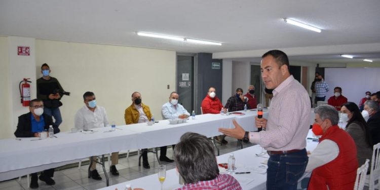 Priistas respaldan al precandidato a la Gubernatura,  Carlos Herrera Tello