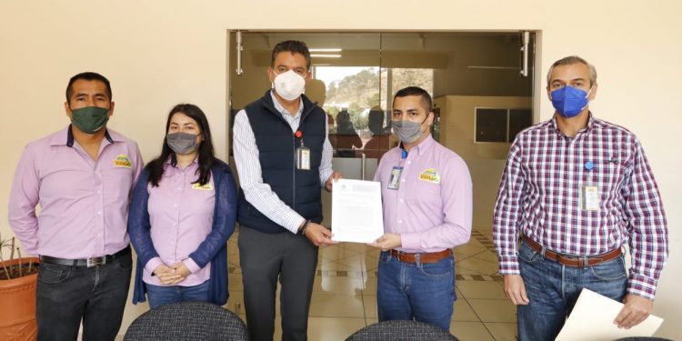 Entrega Semaccdet Licencia Única Ambiental a empresa exportadora en Uruapan
