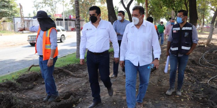 Supervisan modernización de avenidas principales de Apatzingán