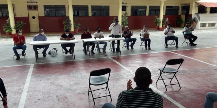 Acusan de división en morena a dirigentes de la CNTE Apatzingan