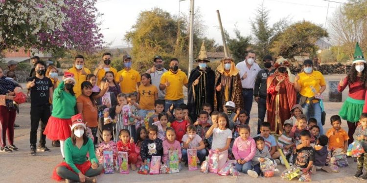 Con el Tren de las Sonrisas y Cobijando Corazones, Humberto González beneficia a más de 15 mil familias