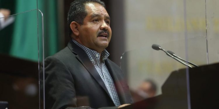 Reprueba Lupillo Aguilera que Federación asigne contrato millonario a estadio de beisbol para beneficiar al hermano del presidente