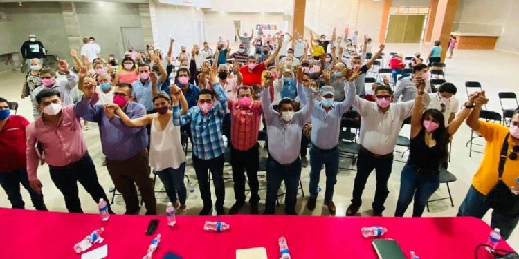 Morenistas del distrito de Apatzingán se suman a Fuerza Por México