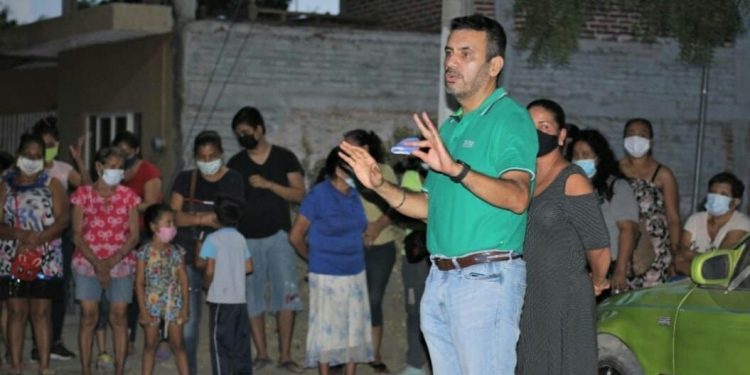 Antonio Cruz Lucatero en la lista de PT-Morena por la Diputación Local en el distrito de Apatzingán