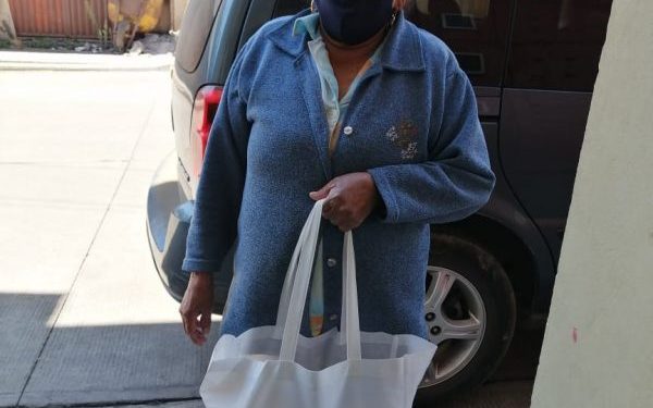 CON APOYO ALIMENTICIO CUQUITA CABRERA CONTINÚA SU GESTIÓN EN LOS MUNICIPIOS DEL DISTRITO LOCAL POR APATZINGÁN.