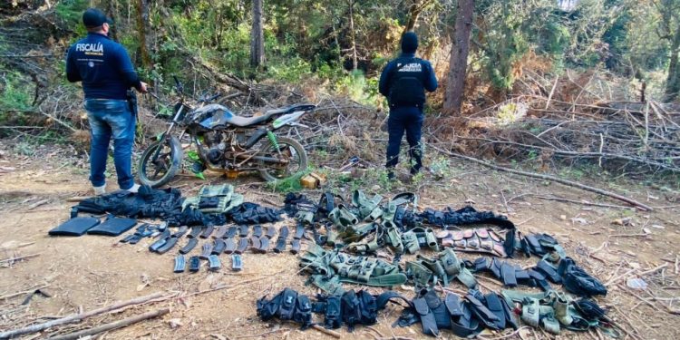 En Operación Conjunta Michoacán, se aseguraron 566 cartuchos, 25 cargadores, equipo táctico y un vehículo