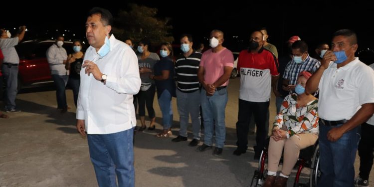 Iluminan Avenida Constitución