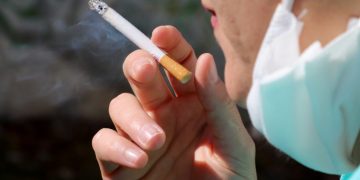 Fumadores, con riesgo de complicaciones graves si contraen COVID-19