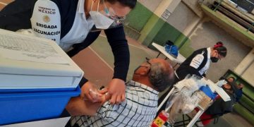 Concluye aplicación de primera dosis de vacuna contra COVID-19 en Áporo