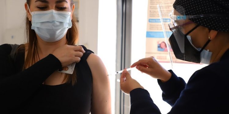Aplicadas más de mil 500 vacunas contra COVID-19 a personal de salud