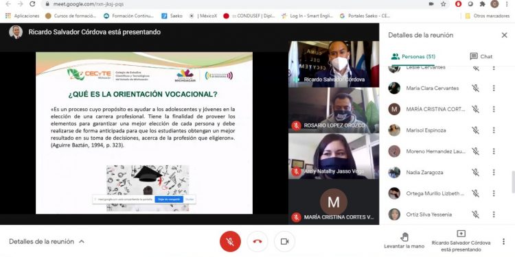 Orientan a estudiantes del plantel Penjamillo del CECyTEM sobre elección de bachillerato