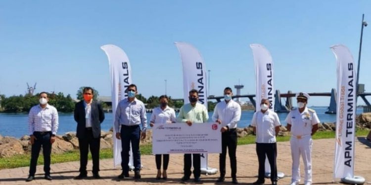 Con logro deportivo estudiantes del CECyTEM de Guacamayas obtienen equipos de cómputo