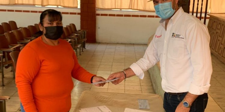 Reciben auxiliares de Salud de la Jurisdicción de Uruapan estímulos económicos