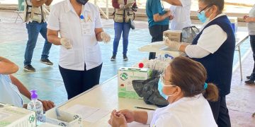 Ningún adulto mayor quedará sin ser vacunado en Apatzingán: JLCL