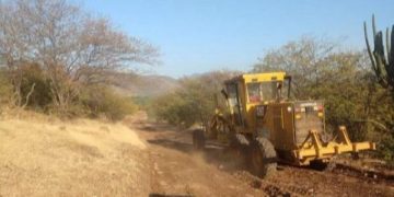Rehabilitados, 99 km de caminos saca cosechas en La Huacana