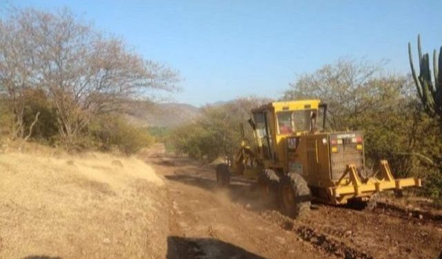 Rehabilitados, 99 km de caminos saca cosechas en La Huacana