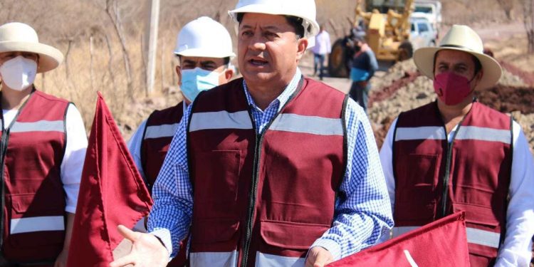 Inicia construcción de tramo carretero Buenos Aires-Cahulote; obra gestionada por Feliciano Flores