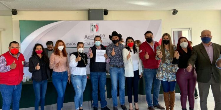 Histórica unidad de lideres de Partido y sectores en torno a Uriel Chávez Mendoza Mendoza