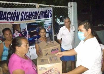 Llegan más de 600 despensas a familias vulnerables a través de Fundación Siempre Amigos en Apatzingan: López Garibay