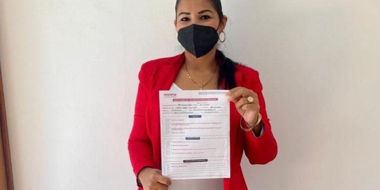 Morena impulsa la participación de la mujer al registrar a Isabel Torres Sánchez como precandidata por la alcaldía de Apatzingán