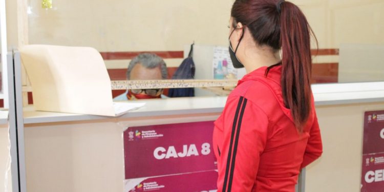 Entrega de engomados 2021, en Atención al Contribuyente de la Dirección de Recaudación