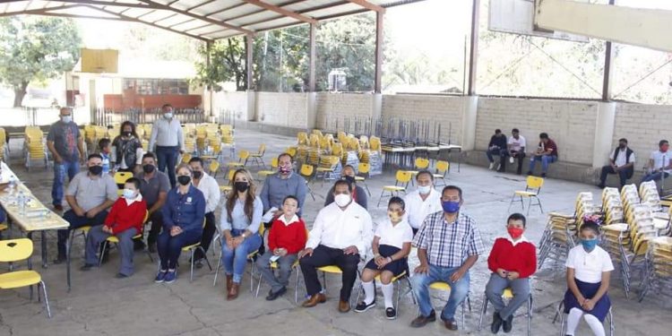 Entrega Lupillo Aguilera mobiliario y equipo escolar en 9 municipios