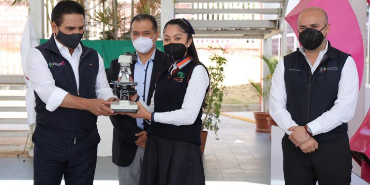 Entrega Gobernador nuevo equipamiento a CECYTEM; se afianza rumbo hacia la excelencia