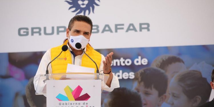 Inversión productiva, clave para combatir pobreza: Silvano Aureoles