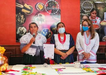 Entregan reconocimientos a maestras cocineras tradicionales michoacanas