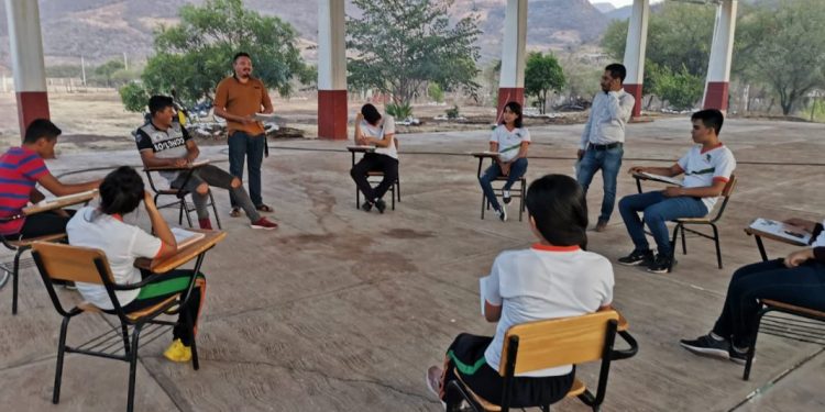 Motivan a estudiantes del CEMSaD 41 de Santa Cruz de Morelos con temas de desarrollo humano