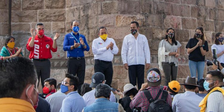 Dirigentes nacionales del PRI, PAN y PRD, arropan a Carlos Herrera y le toman protesta como candidato a Gobernador