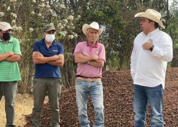 Tony Martínez gestiona maquinaria para rehabilitar caminos de Hidalgo