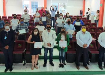 Dan certeza laboral a trabajadores del CECyTEM