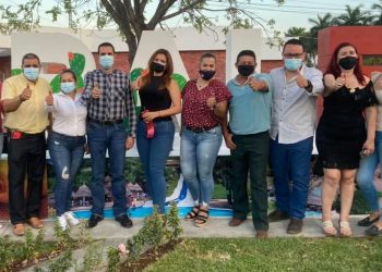 Instalan Letras monumentales de acceso a La Nopalera en Apatzingán con donación de empresario