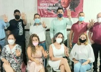 Instalan Letras monumentales de acceso a La Nopalera en Apatzingán con donación de empresario