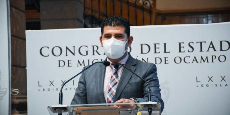 Presenta Octavio Ocampo informe de actividades de su período como presidente del Congreso del Estado