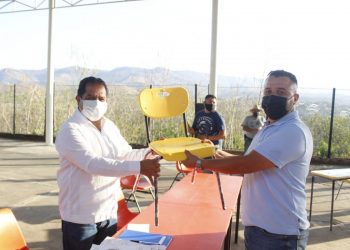 Entrega Lupillo Aguilera mobiliario y equipo escolar en 9 municipios