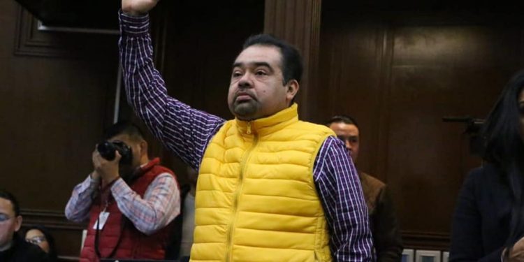 Tony Martínez pide licencia como diputado